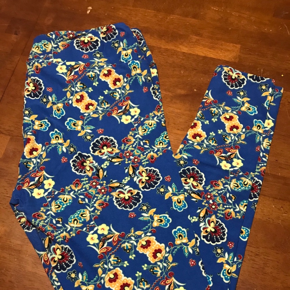 Super cute TC LulaRoe leggings.